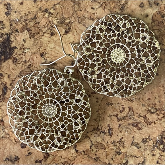 Womens brand-new earrings gold tone hanging fishhook drop mandala Indie filigree - Picture 1 of 4